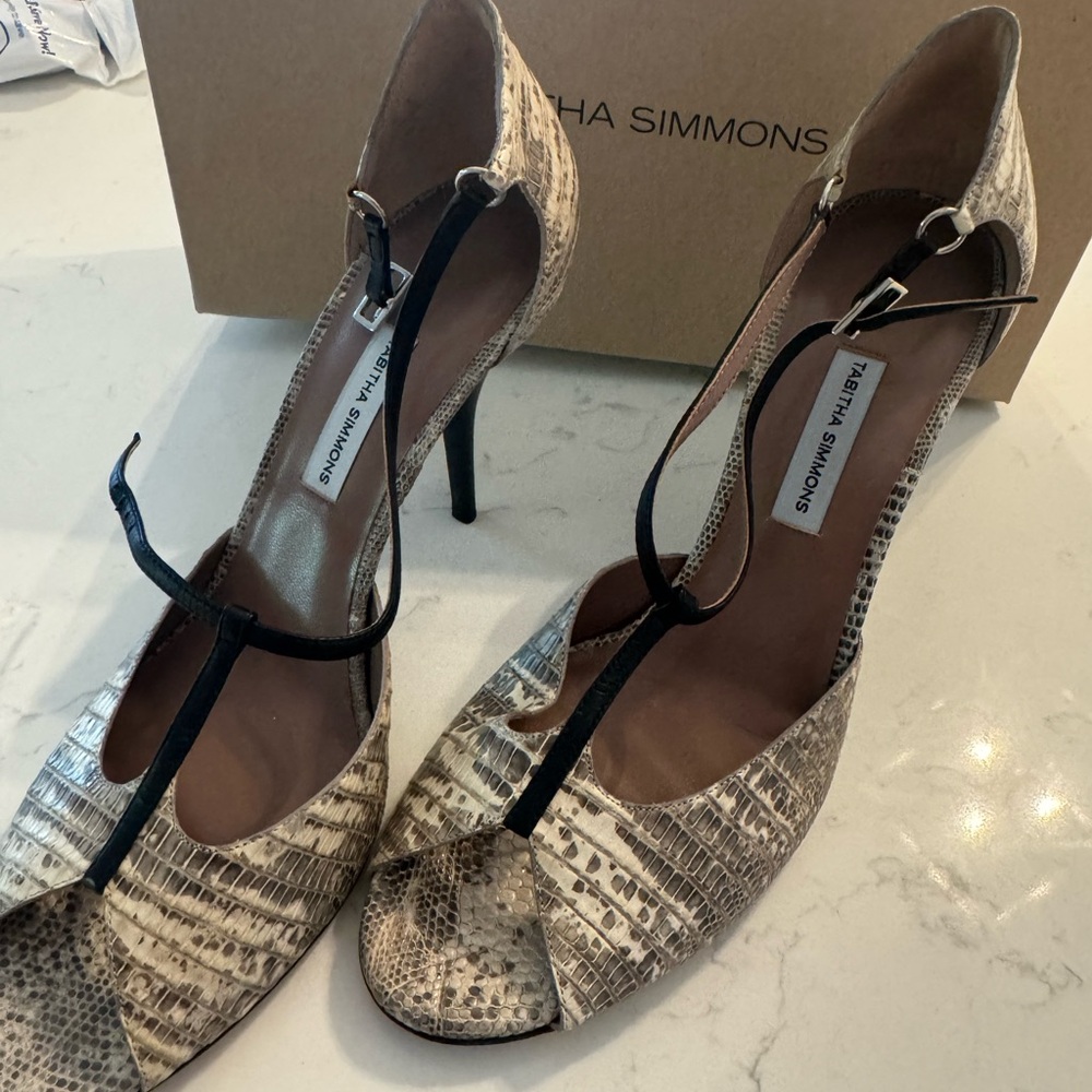NWOT!TABITHA SIMMONS FYE ROCCIA Lizard shoes/ sandals size 39. Made in Italy!
